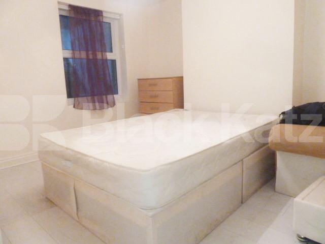 			NEW INSTRUCTION!, 3 Bedroom, 1 bath, 1 reception Flat			 Newington Green Road, NEWINGTON GREEN/CANONBURY