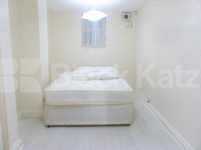 			NEW INSTRUCTION!, 3 Bedroom, 1 bath, 1 reception Flat			 Newington Green Road, NEWINGTON GREEN/CANONBURY