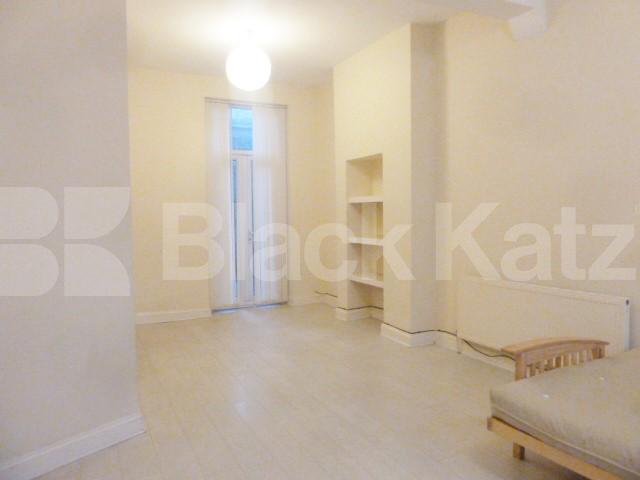 			NEW INSTRUCTION!, 3 Bedroom, 1 bath, 1 reception Flat			 Newington Green Road, NEWINGTON GREEN/CANONBURY