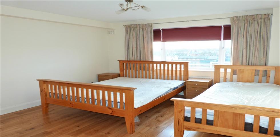 			3 Bedroom, 1 bath, 1 reception Flat			 Fairfax Road, FINCHLEY ROAD