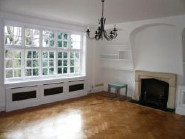 			2 Bedroom, 1 bath, 1 reception Flat			 Hollycroft Avenue, HAMPSTEAD