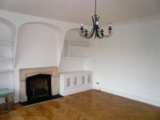 			2 Bedroom, 1 bath, 1 reception Flat			 Hollycroft Avenue, HAMPSTEAD
