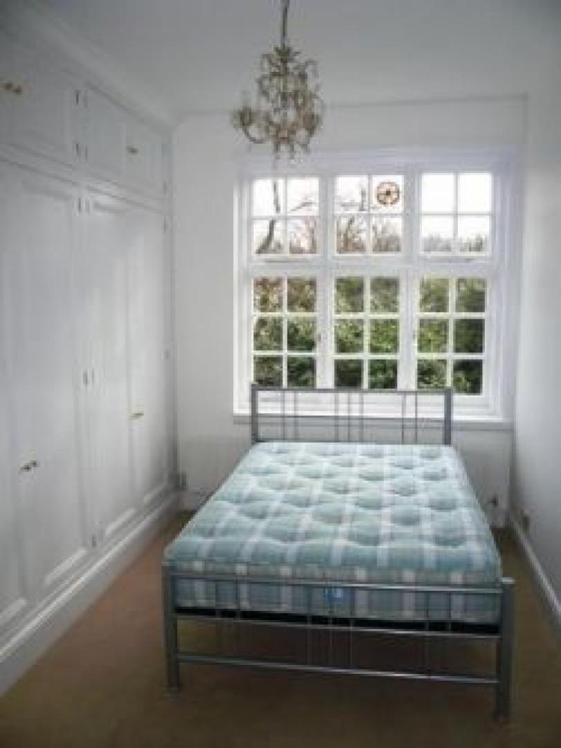 			2 Bedroom, 1 bath, 1 reception Flat			 Hollycroft Avenue, HAMPSTEAD