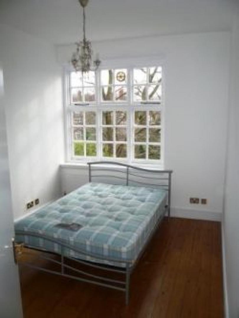 			2 Bedroom, 1 bath, 1 reception Flat			 Hollycroft Avenue, HAMPSTEAD