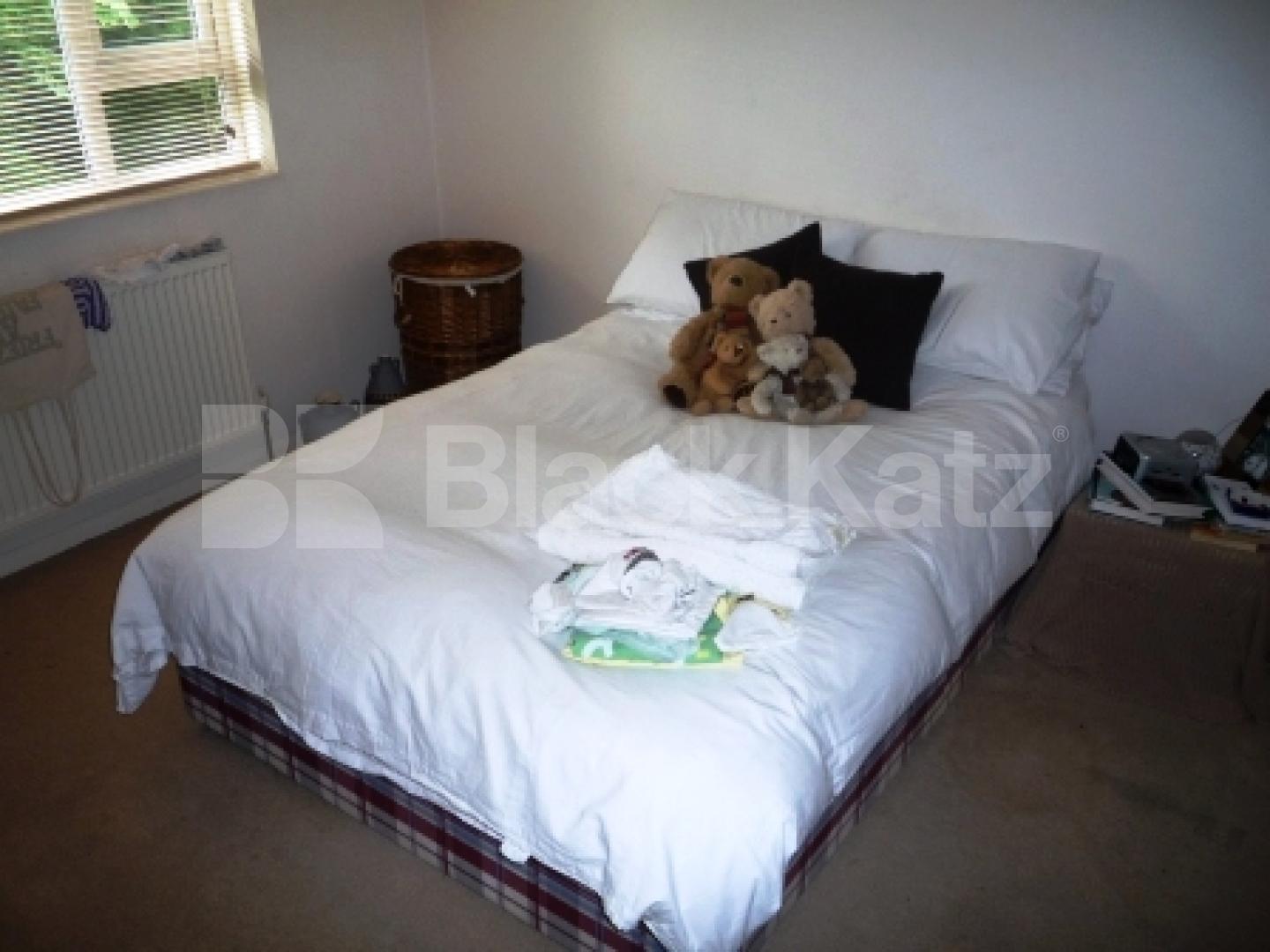 			2 Bedroom, 1 bath, 1 reception Flat			 Colney Hatch Lane, MUSWELL HILL N10