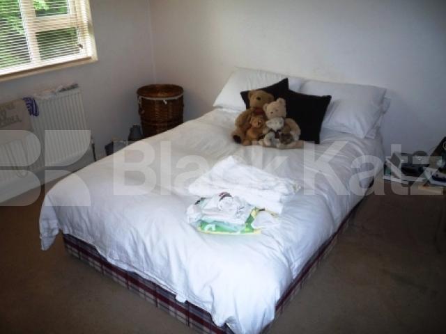 			2 Bedroom, 1 bath, 1 reception Flat			 Colney Hatch Lane, MUSWELL HILL N10