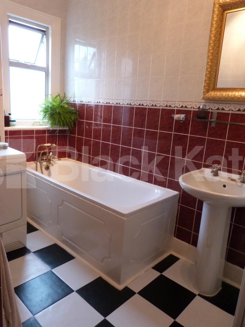 			Must see!, 1 Bedroom, 1 bath, 1 reception Flat			 Cecile Park, Crouch End