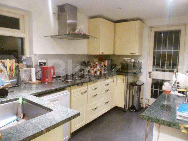 			NEW INSTRUCTION!!!, 3 Bedroom, 1 bath, 1 reception Flat			 Florence Road, FINSBURY PARK 