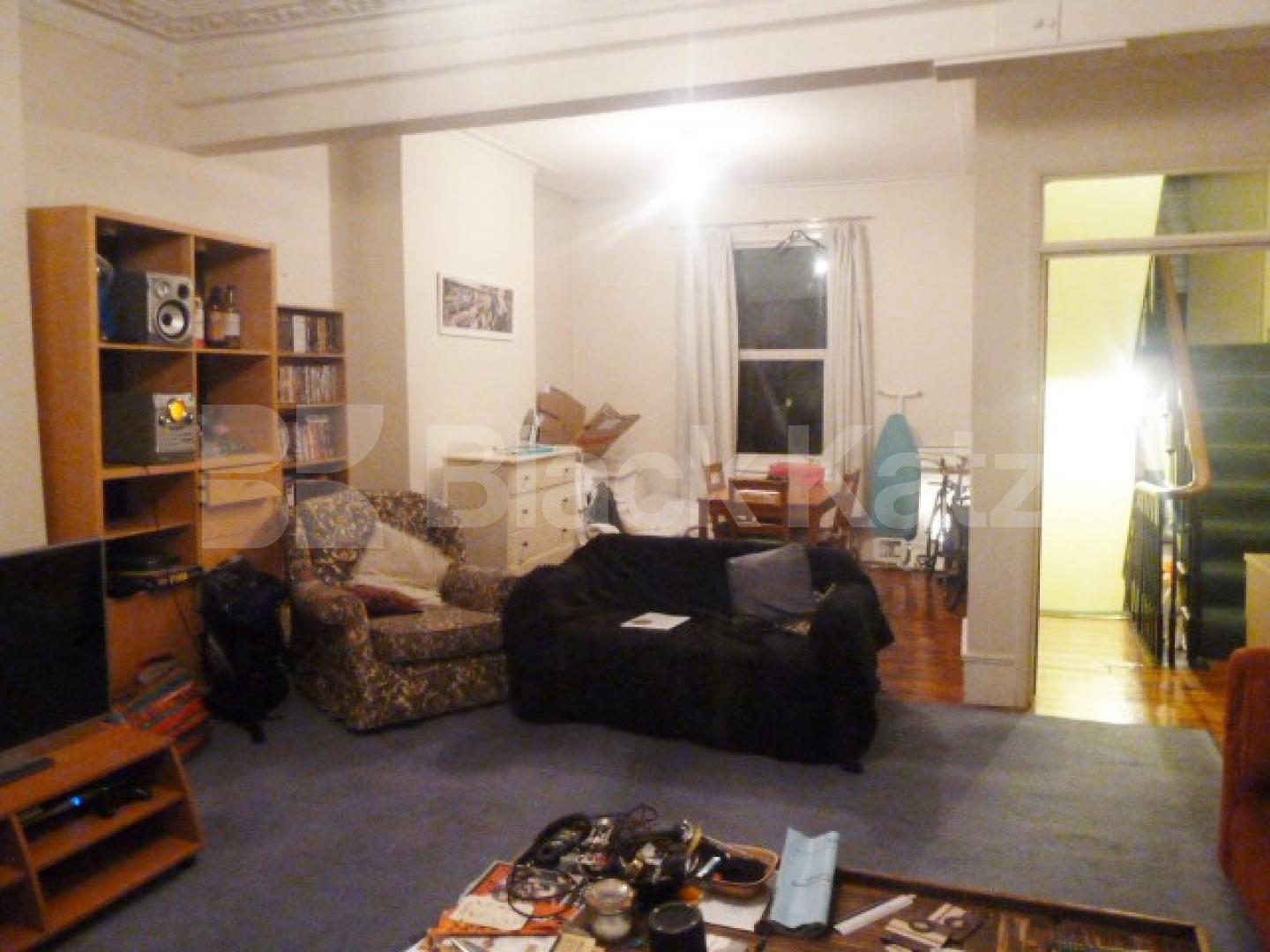 			NEW INSTRUCTION!!!, 3 Bedroom, 1 bath, 1 reception Flat			 Florence Road, FINSBURY PARK 