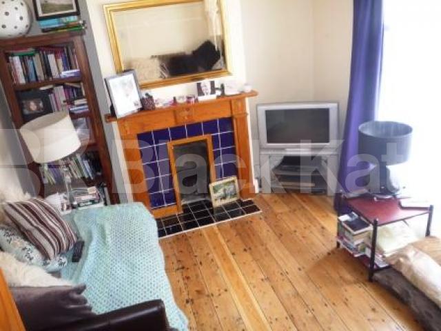 			3 Bedroom, 1 bath, 1 reception Flat			 Trinity Road, EAST FINCHLEY