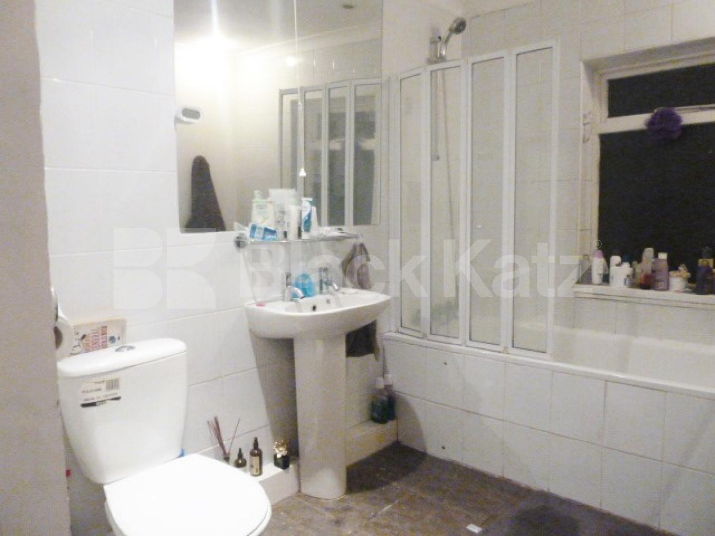 			NEW INSTRUCTION!!!, 3 Bedroom, 1 bath, 1 reception Flat			 Florence Road, FINSBURY PARK 