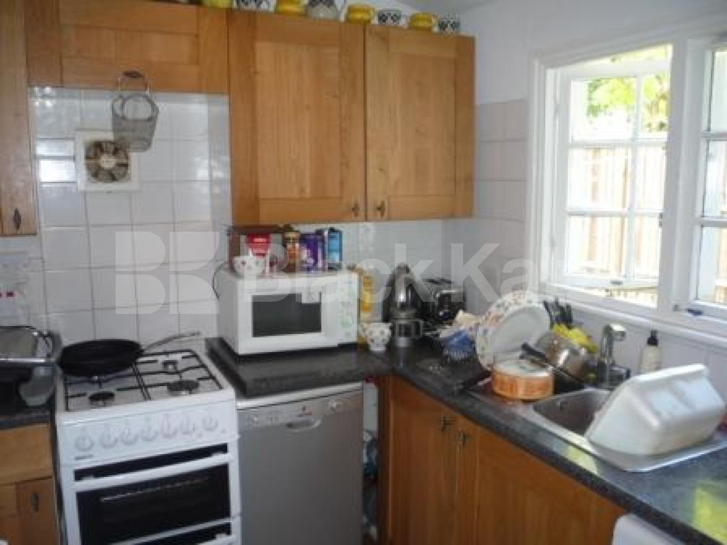 			3 Bedroom, 1 bath, 1 reception Flat			 Trinity Road, EAST FINCHLEY