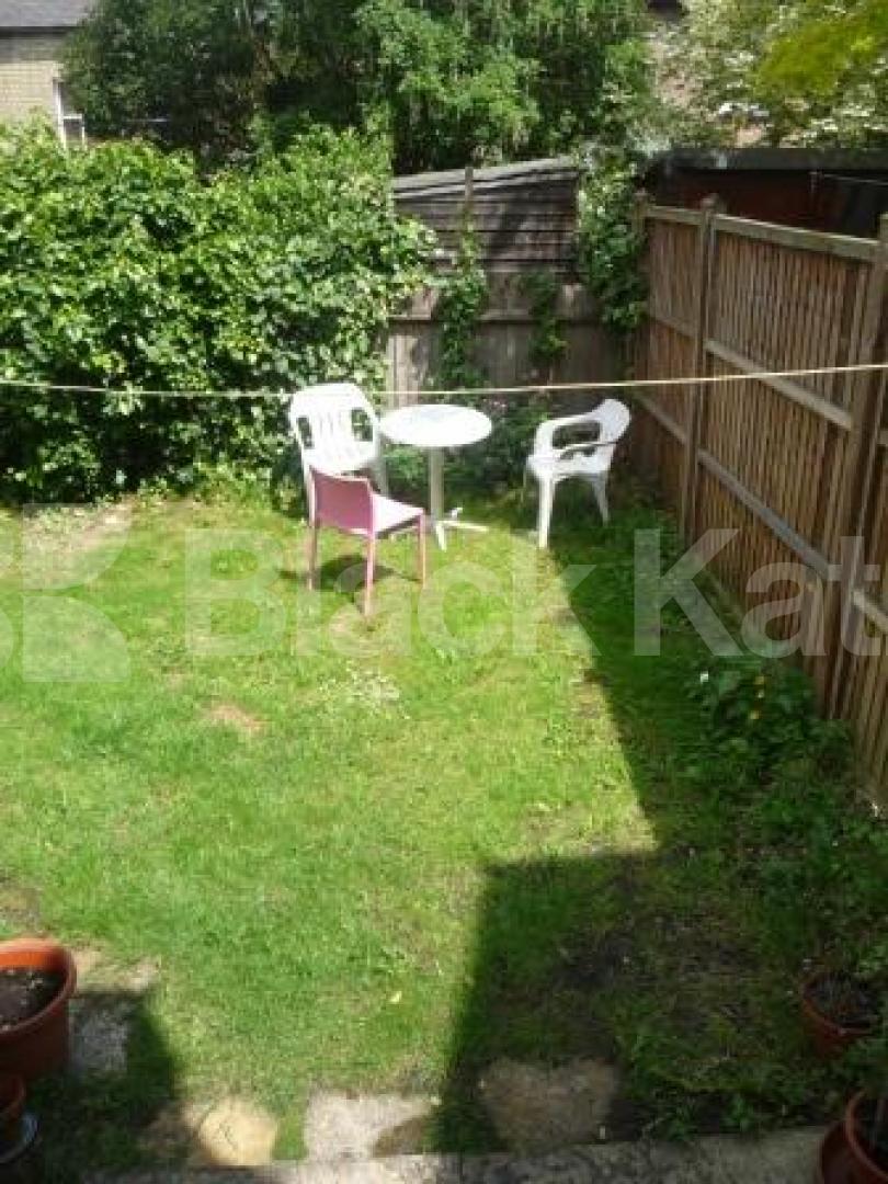 			3 Bedroom, 1 bath, 1 reception Flat			 Trinity Road, EAST FINCHLEY