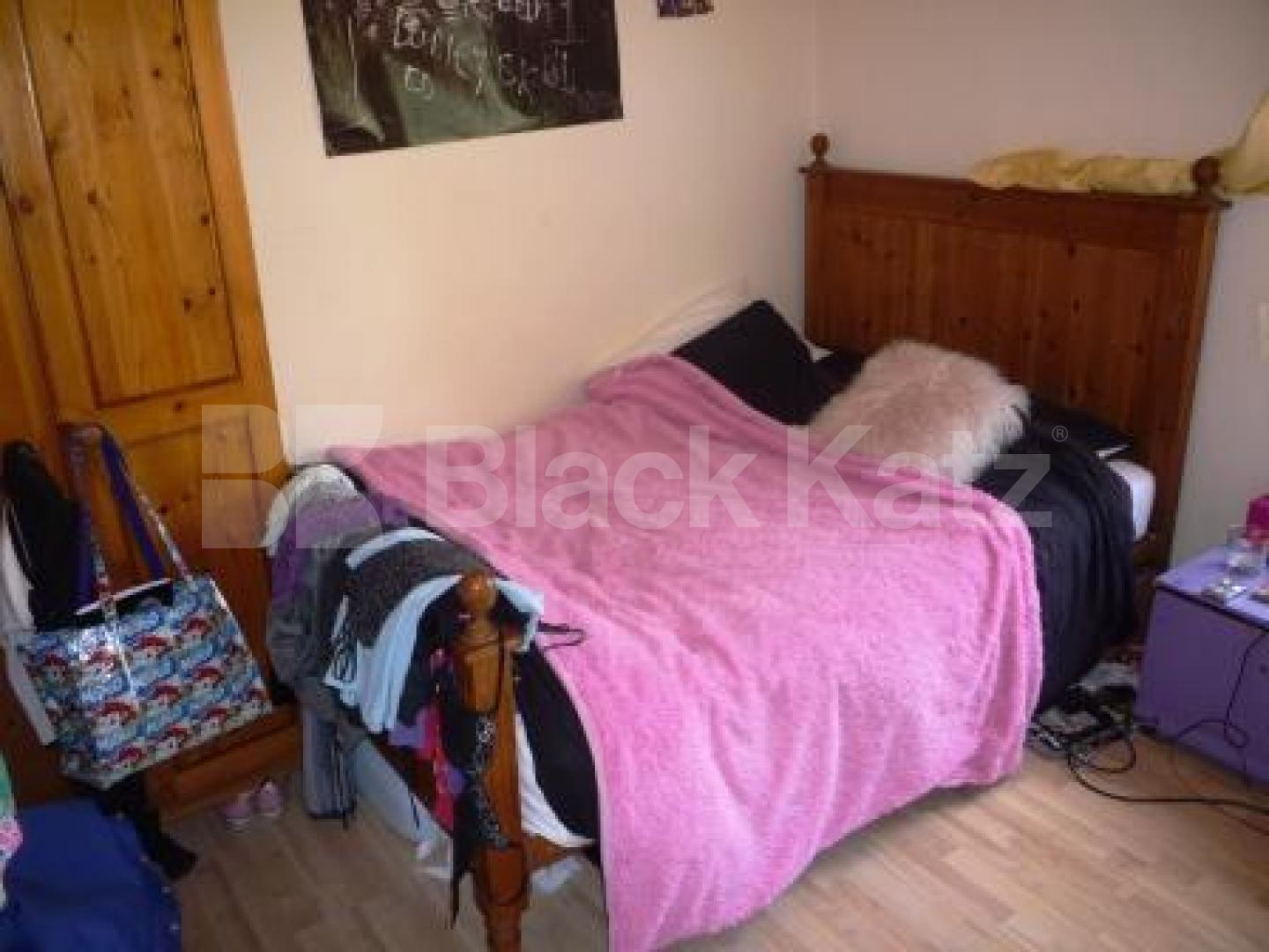 			3 Bedroom, 1 bath, 1 reception Flat			 Trinity Road, EAST FINCHLEY