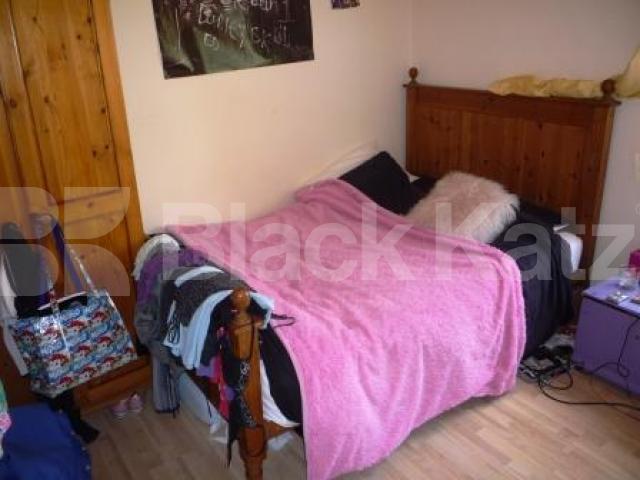 			3 Bedroom, 1 bath, 1 reception Flat			 Trinity Road, EAST FINCHLEY