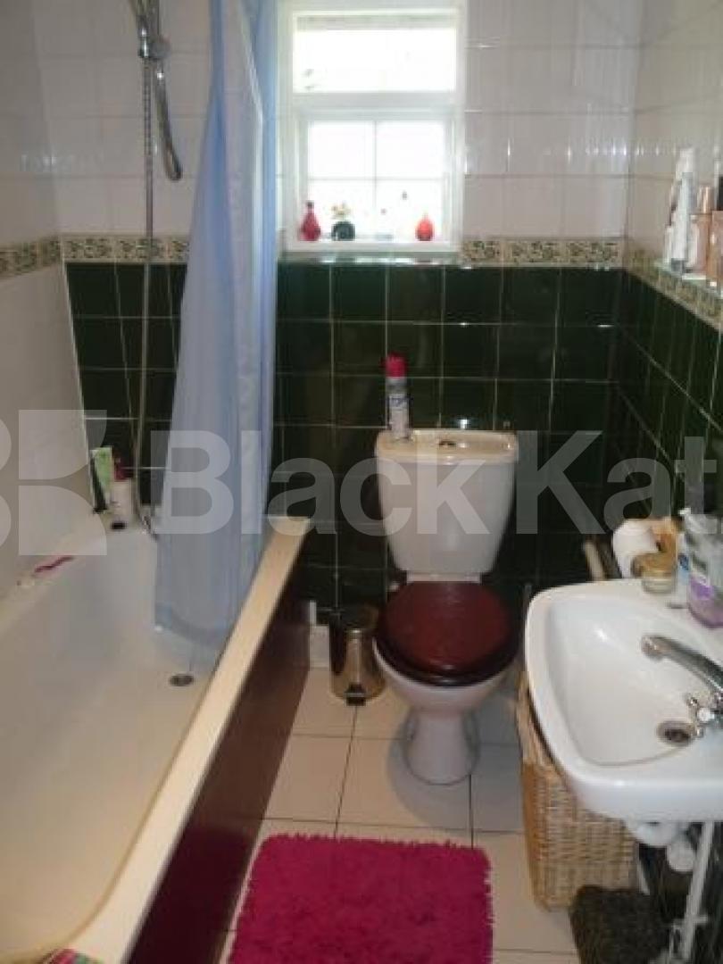 			3 Bedroom, 1 bath, 1 reception Flat			 Trinity Road, EAST FINCHLEY