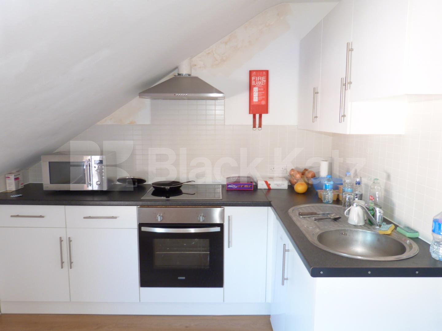 			Studio Apartment, 1 bath, 1 reception Flat			 Sherriff Road, West Hampstead