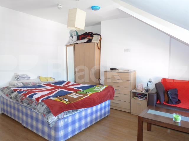 			Studio Apartment, 1 bath, 1 reception Flat			 Sherriff Road, West Hampstead