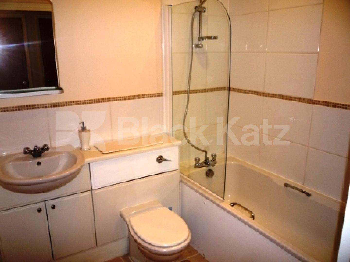 			2 Bedroom, 1 bath, 1 reception Flat			 Tottenham Lane, CROUCH END