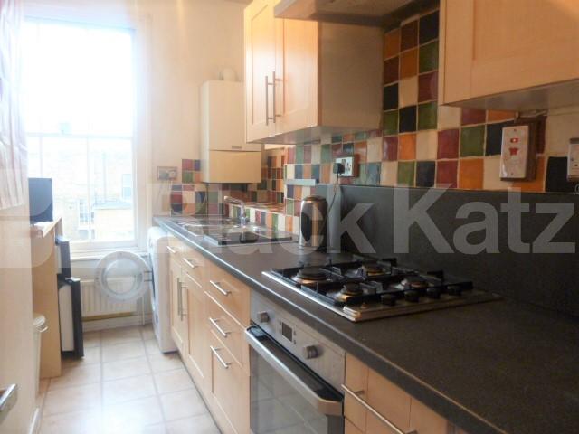 			STUNNING SPLIT LEVEL 2 BEDROOM APARTMENT , 2 Bedroom, 1 bath, 1 reception Flat			 Tollington Road, HOLLOWAY-FINSBURY PARK-ISLINGTON