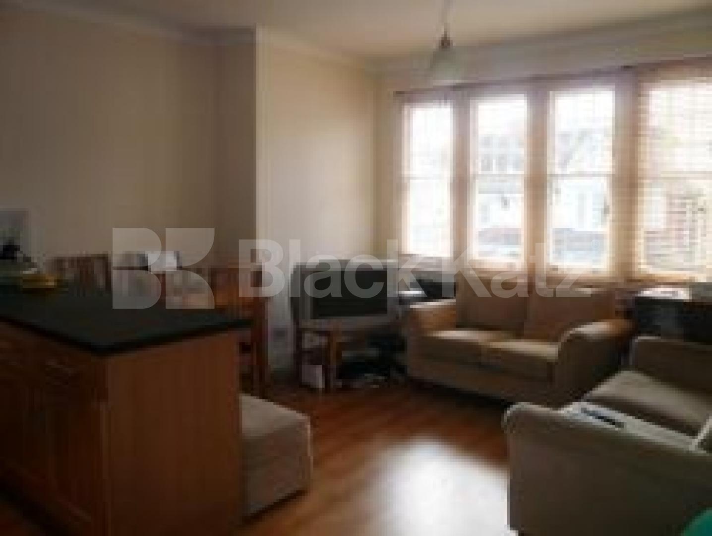 			BRAND NEW REFURB!!!, 3 Bedroom, 1 bath, 1 reception Flat			 Park Crescent, FINCHLEY CENTRAL