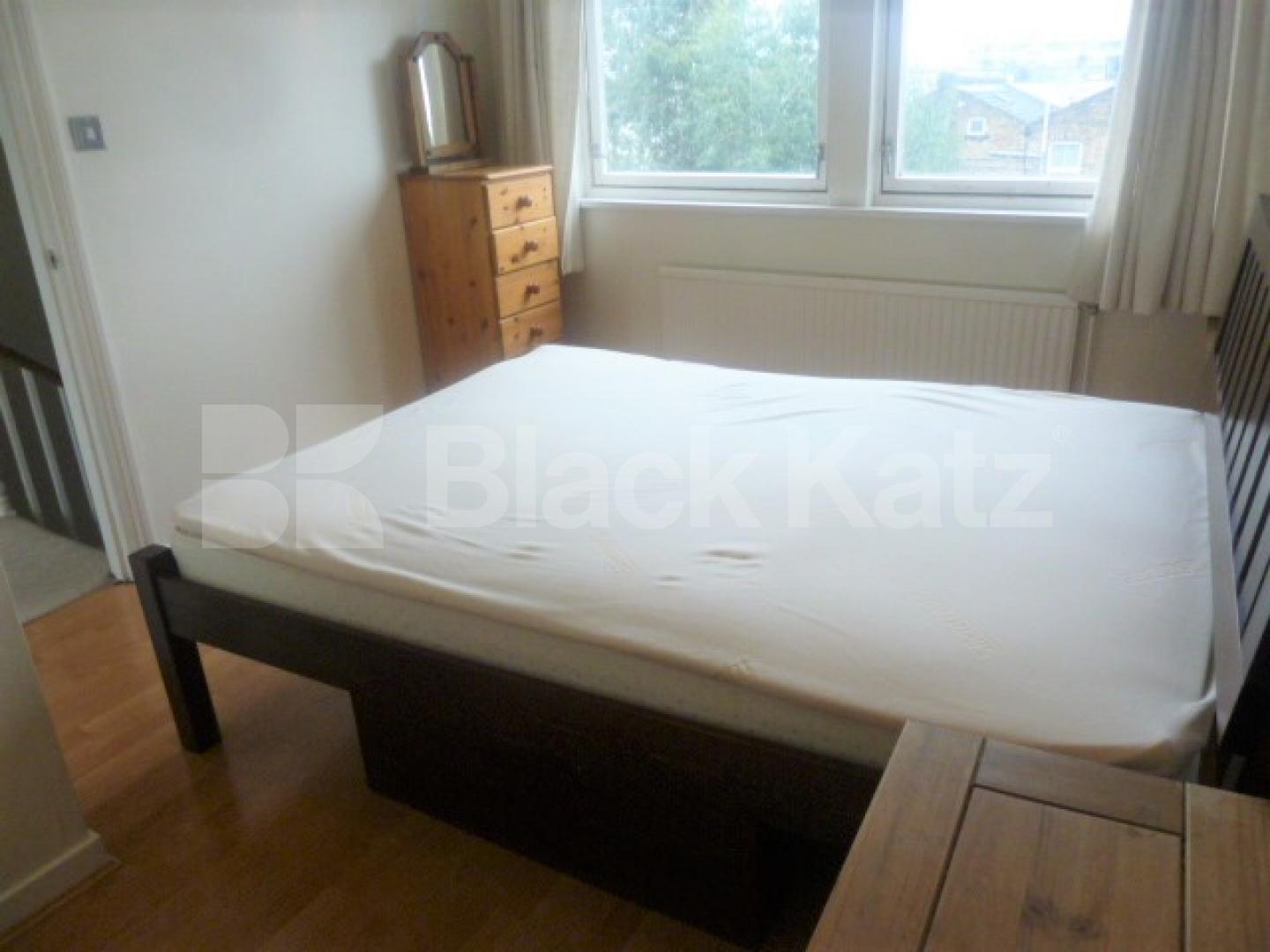 			STUNNING SPLIT LEVEL 2 BEDROOM APARTMENT , 2 Bedroom, 1 bath, 1 reception Flat			 Tollington Road, HOLLOWAY-FINSBURY PARK-ISLINGTON