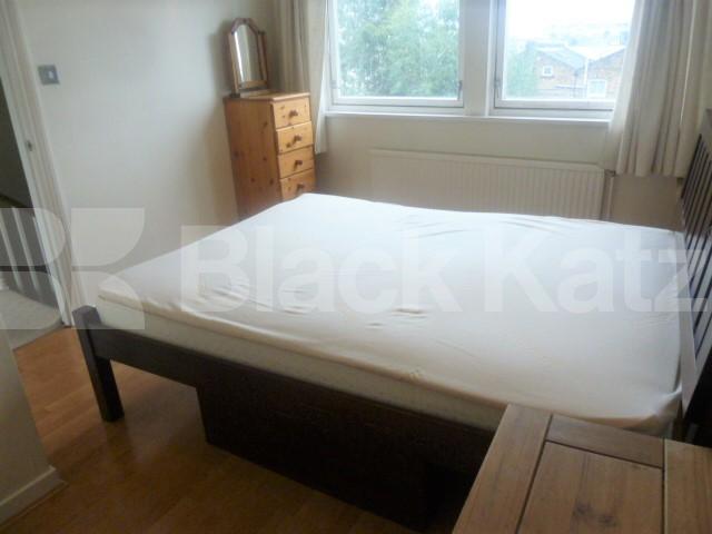 			STUNNING SPLIT LEVEL 2 BEDROOM APARTMENT , 2 Bedroom, 1 bath, 1 reception Flat			 Tollington Road, HOLLOWAY-FINSBURY PARK-ISLINGTON