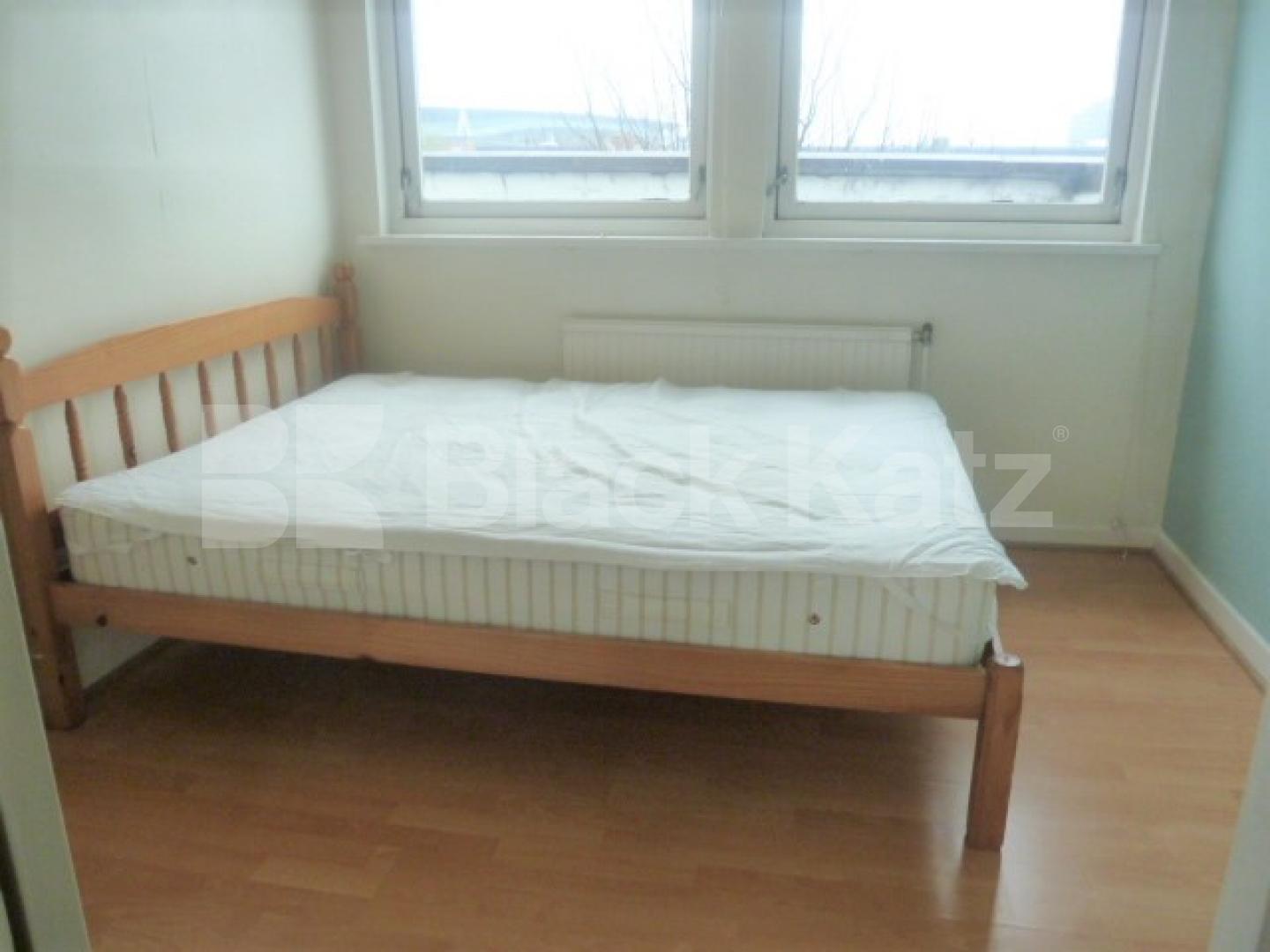 			STUNNING SPLIT LEVEL 2 BEDROOM APARTMENT , 2 Bedroom, 1 bath, 1 reception Flat			 Tollington Road, HOLLOWAY-FINSBURY PARK-ISLINGTON