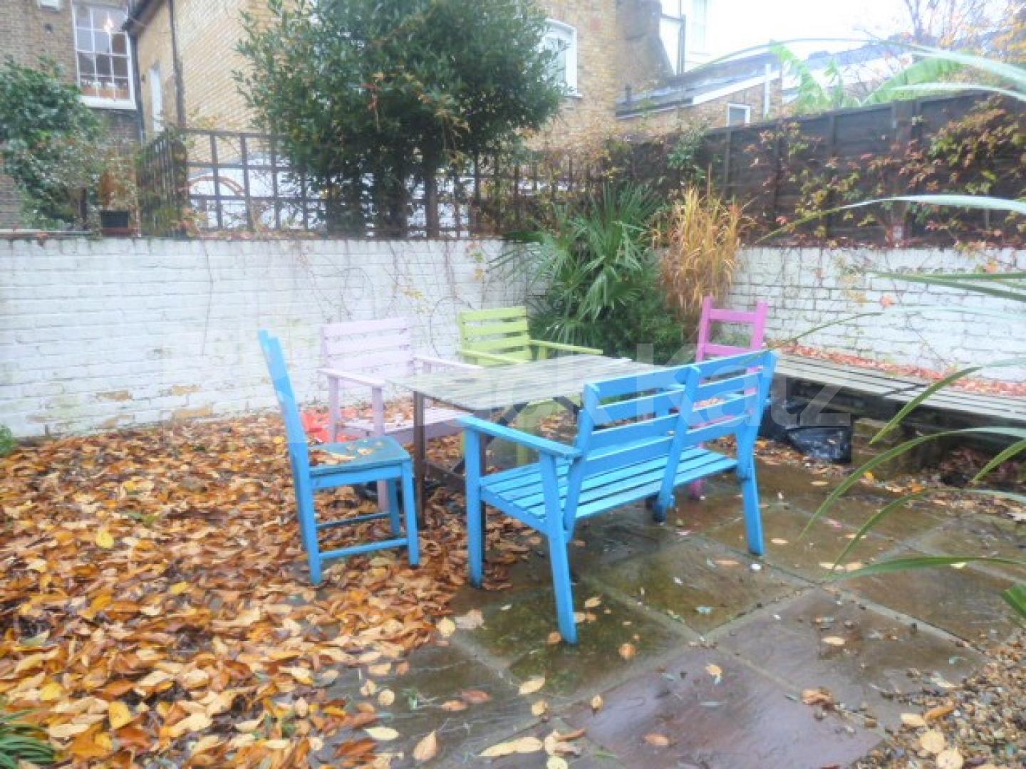 			STUNNING SPLIT LEVEL 2 BEDROOM APARTMENT , 2 Bedroom, 1 bath, 1 reception Flat			 Tollington Road, HOLLOWAY-FINSBURY PARK-ISLINGTON