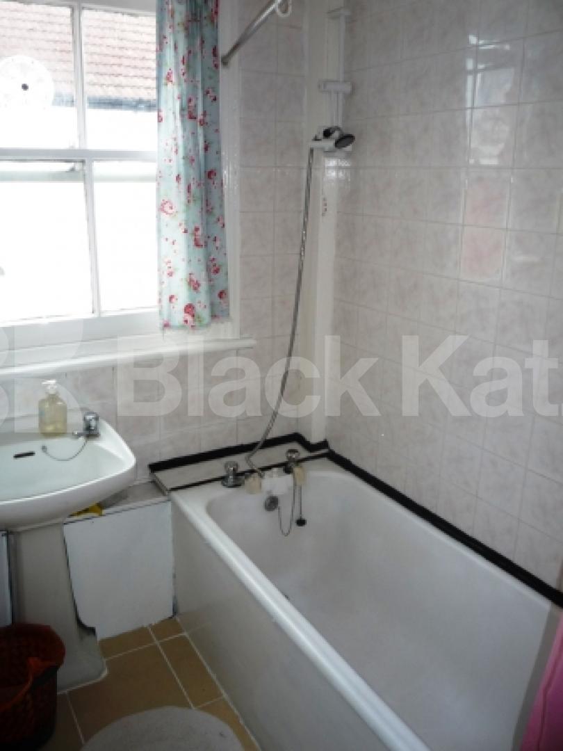 			LET!, 1 Bedroom, 1 bath, 1 reception Flat			 Berkeley Road, CROUCH END