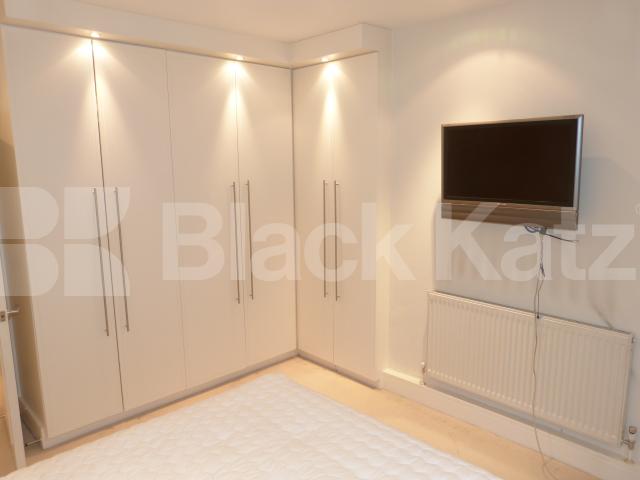 two double bedrooms, period features, high ceilings, wood floors & mins to Heath Heath Drive, Hampstead