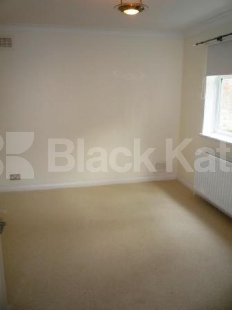 			NEWLY REFURBISHED!, 2 Bedroom, 1 bath, 1 reception Ground Floor Flat			 Muswell Hill Place, MUSWELL HILL