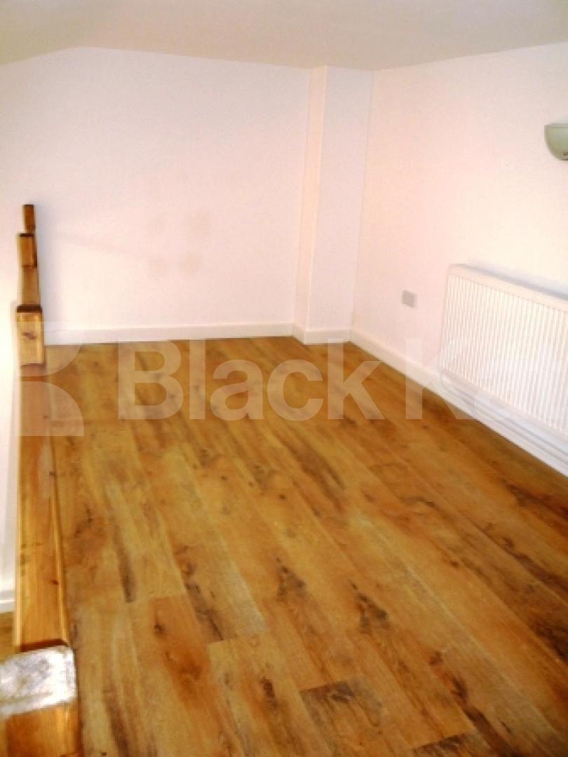 			LET!, 1 Bedroom, 1 bath, 1 reception Mews House			 Cinnamon Mews, Palmers Green