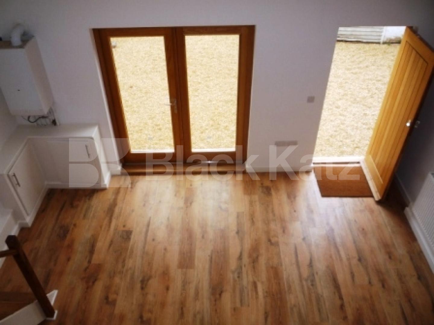 			LET!, 1 Bedroom, 1 bath, 1 reception Mews House			 Cinnamon Mews, Palmers Green