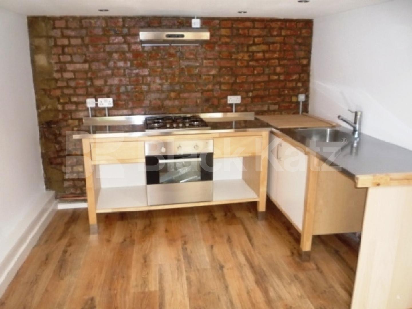 			LET!, 1 Bedroom, 1 bath, 1 reception Mews House			 Cinnamon Mews, Palmers Green
