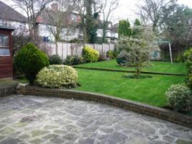 			3 Bedroom, 1 bath, 1 reception Flat			 Brookside Road, GOLDERS GREEN