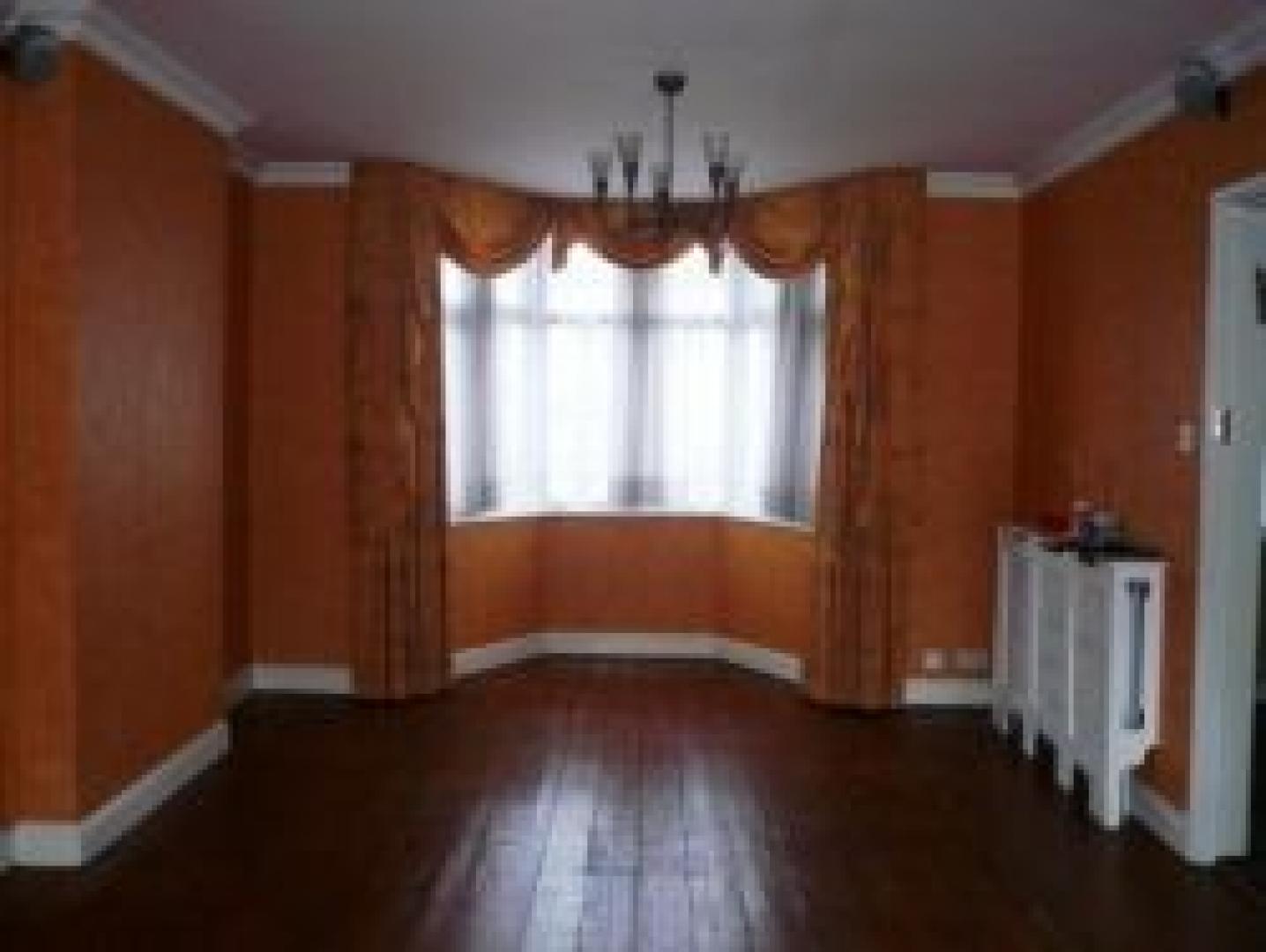 			3 Bedroom, 1 bath, 1 reception Flat			 Brookside Road, GOLDERS GREEN