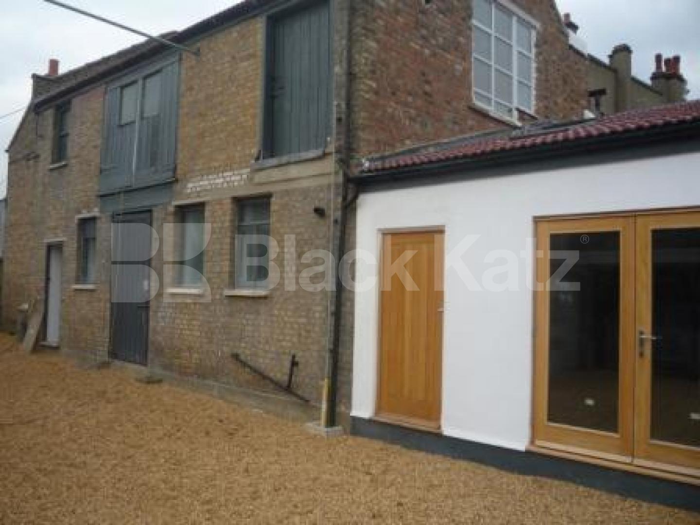 			LET!, 1 Bedroom, 1 bath, 1 reception Mews House			 Cinnamon Mews, Palmers Green
