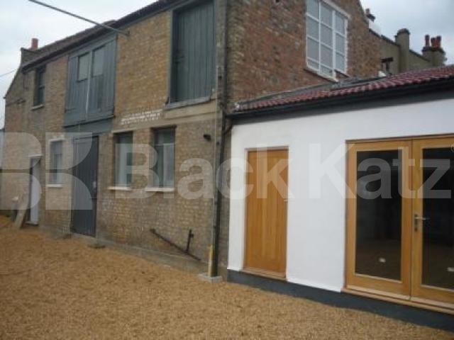 			LET!, 1 Bedroom, 1 bath, 1 reception Mews House			 Cinnamon Mews, Palmers Green