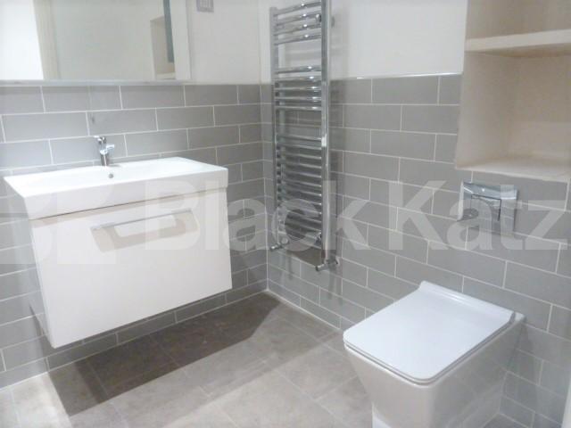 			STUNNING NEWLY REFURBISHED ONE BEDROOM APARTMENT, 1 Bedroom, 1 bath, 1 reception Flat			 Pyrland Road, NEWINGTON GREEN-CANONBURY