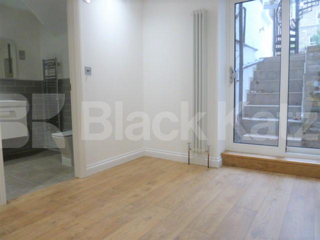 			STUNNING NEWLY REFURBISHED ONE BEDROOM APARTMENT, 1 Bedroom, 1 bath, 1 reception Flat			 Pyrland Road, NEWINGTON GREEN-CANONBURY