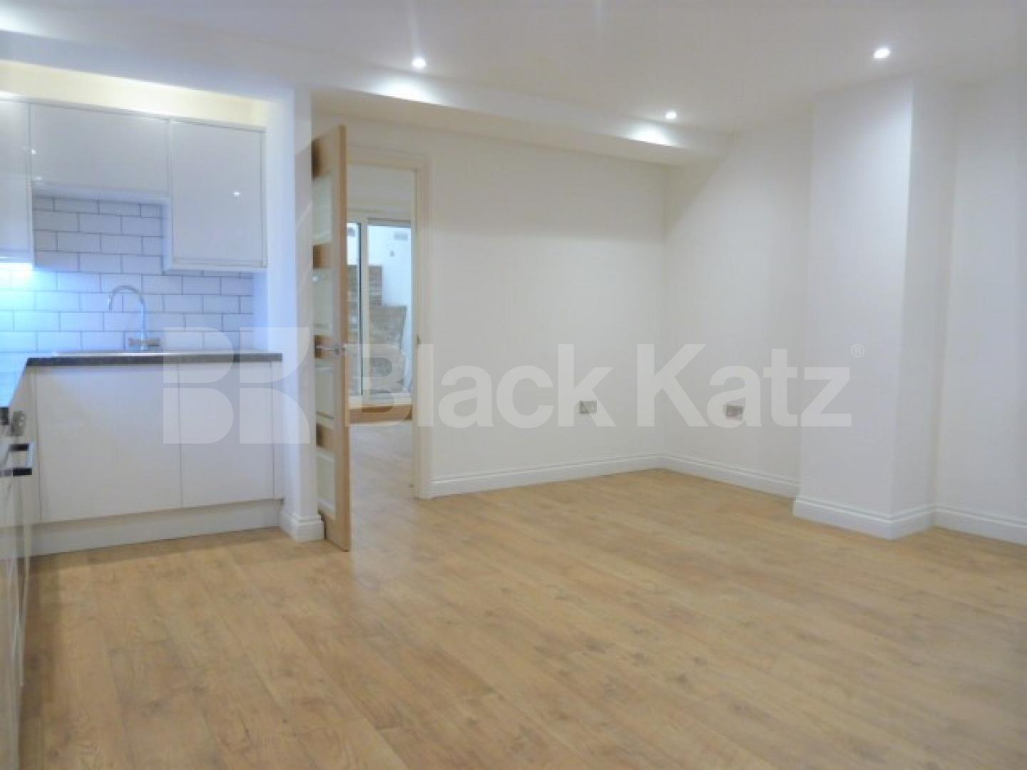 			STUNNING NEWLY REFURBISHED ONE BEDROOM APARTMENT, 1 Bedroom, 1 bath, 1 reception Flat			 Pyrland Road, NEWINGTON GREEN-CANONBURY