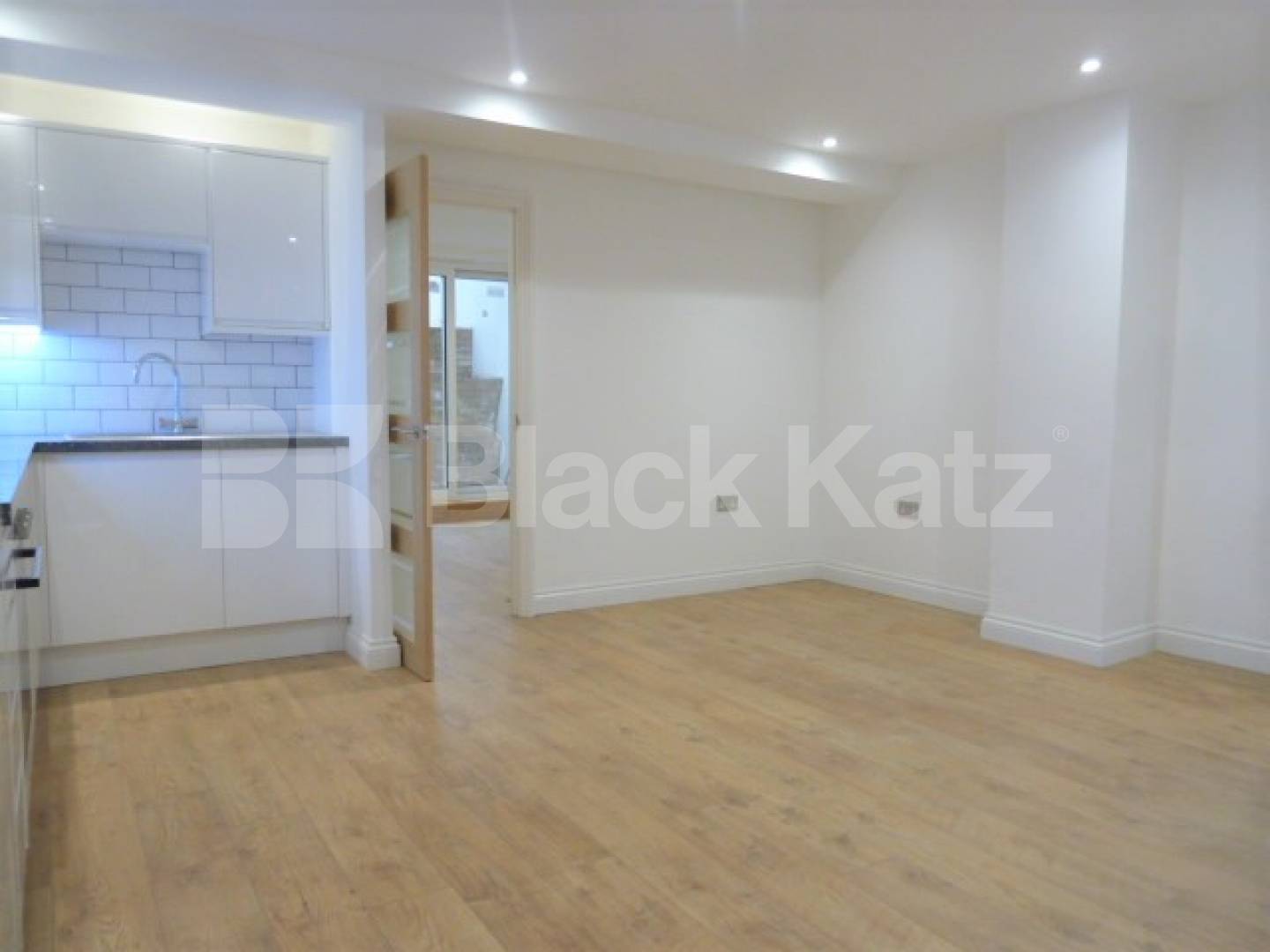 			STUNNING NEWLY REFURBISHED ONE BEDROOM APARTMENT, 1 Bedroom, 1 bath, 1 reception Flat			 Pyrland Road, NEWINGTON GREEN-CANONBURY