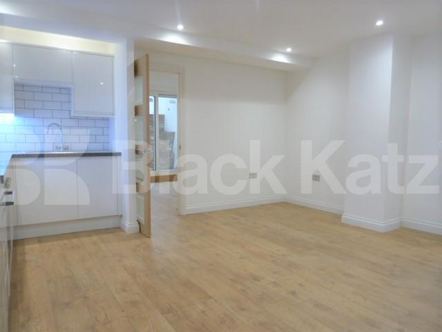 			STUNNING NEWLY REFURBISHED ONE BEDROOM APARTMENT, 1 Bedroom, 1 bath, 1 reception Flat			 Pyrland Road, NEWINGTON GREEN-CANONBURY