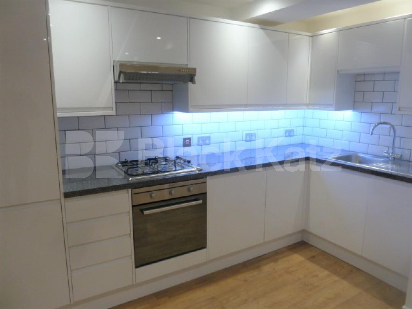 			STUNNING NEWLY REFURBISHED ONE BEDROOM APARTMENT, 1 Bedroom, 1 bath, 1 reception Flat			 Pyrland Road, NEWINGTON GREEN-CANONBURY