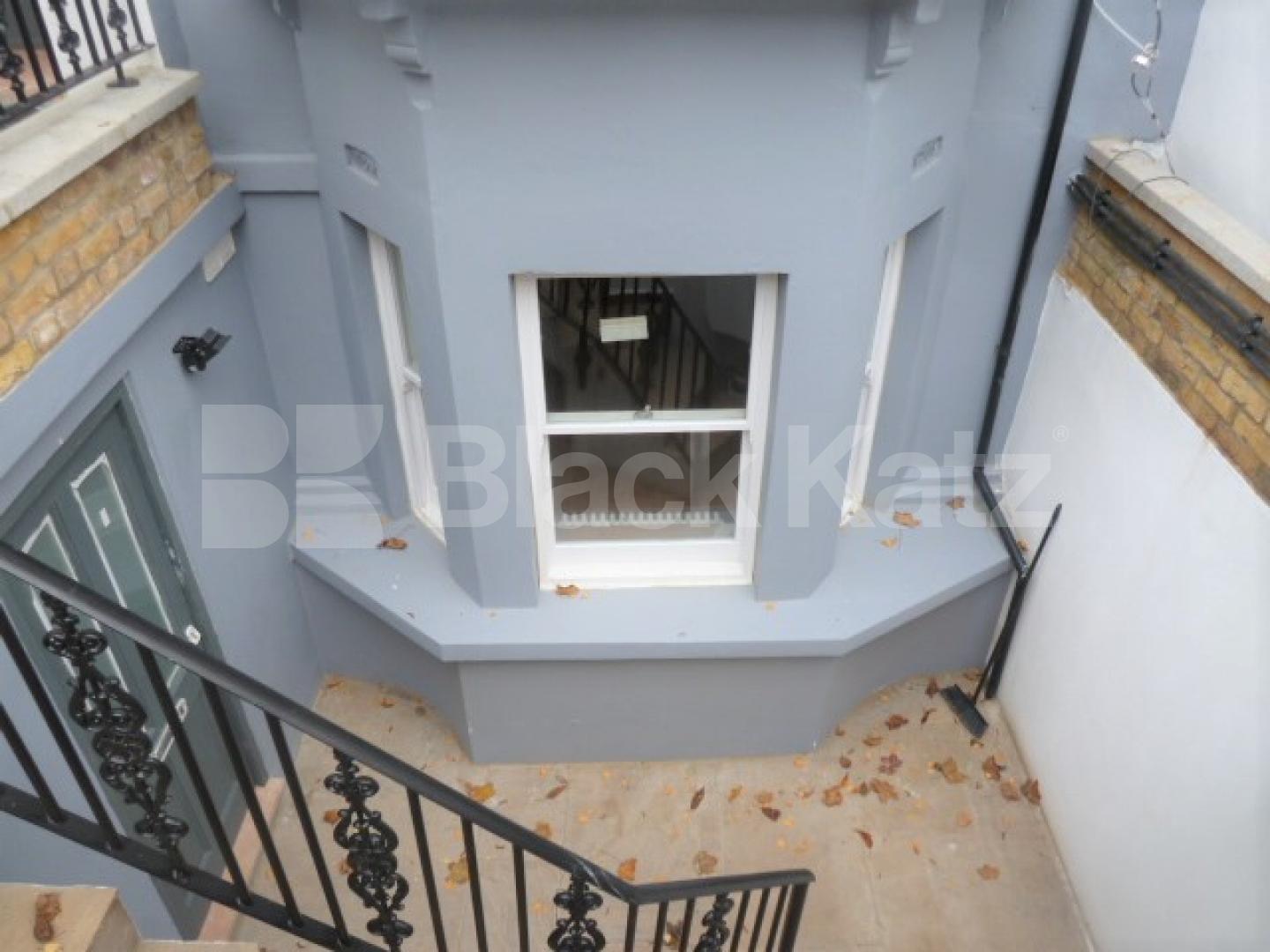 			STUNNING NEWLY REFURBISHED ONE BEDROOM APARTMENT, 1 Bedroom, 1 bath, 1 reception Flat			 Pyrland Road, NEWINGTON GREEN-CANONBURY