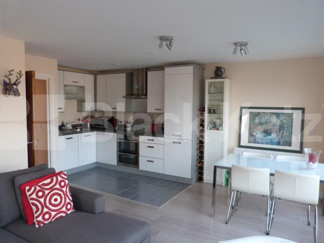 			Inc of Heating & Hot Water !, 2 Bedroom, 1 bath, 1 reception Apartment			 Park Road, N8, Crouch End