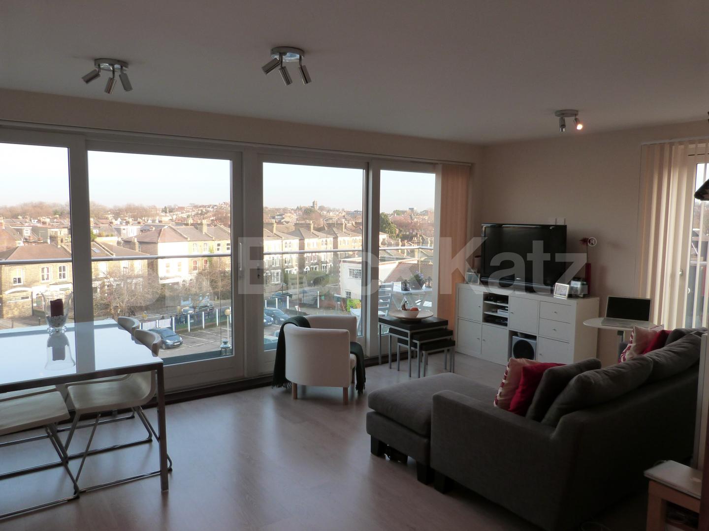 			Inc of Heating & Hot Water !, 2 Bedroom, 1 bath, 1 reception Apartment			 Park Road, N8, Crouch End