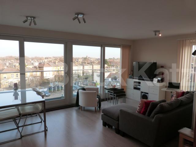 			Inc of Heating & Hot Water !, 2 Bedroom, 1 bath, 1 reception Apartment			 Park Road, N8, Crouch End