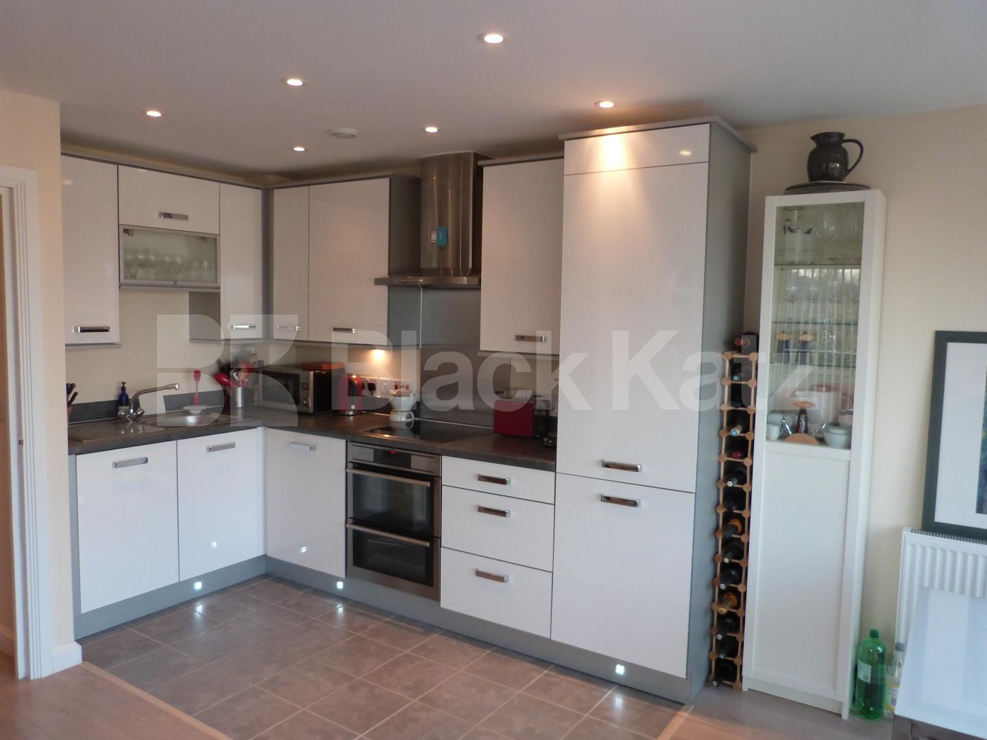 			Inc of Heating & Hot Water !, 2 Bedroom, 1 bath, 1 reception Apartment			 Park Road, N8, Crouch End
